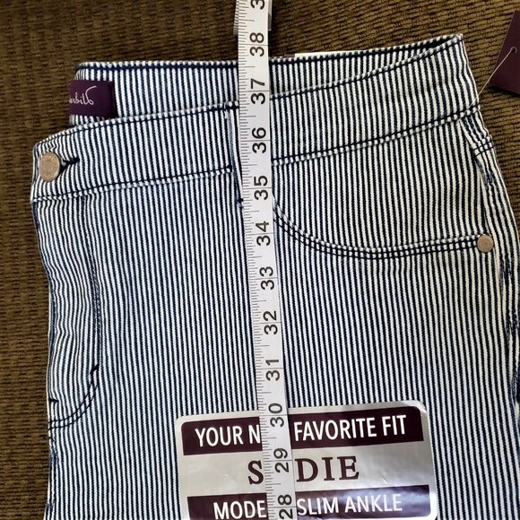 Size 16 Only 1 Left 😤**NWT GLORIA VANDERBILT "SADIE" - Picture 4 of 4